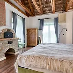 Maison Bogart
