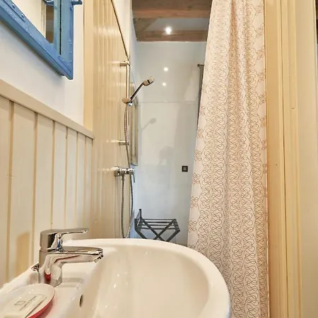 Maison Bogart