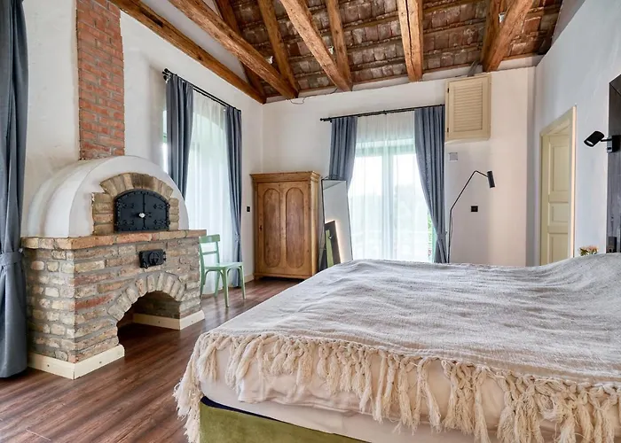 Maison Bogart