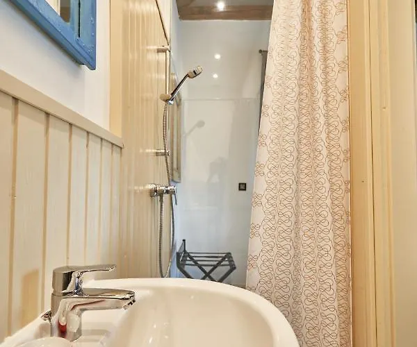 Maison Bogart